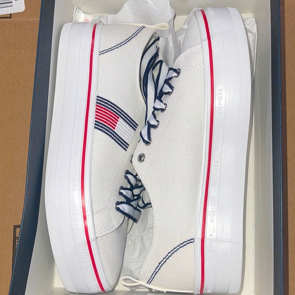Tommy Hilfiger sneakers - Picture 1 of 8